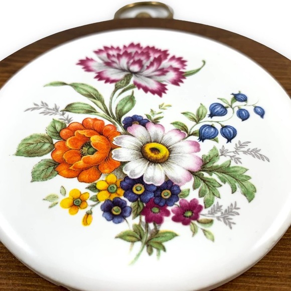 60's handcrafted JERRY SCHULTZ floral garden tile on pine wood art wall hanging - Picture 3 of 8